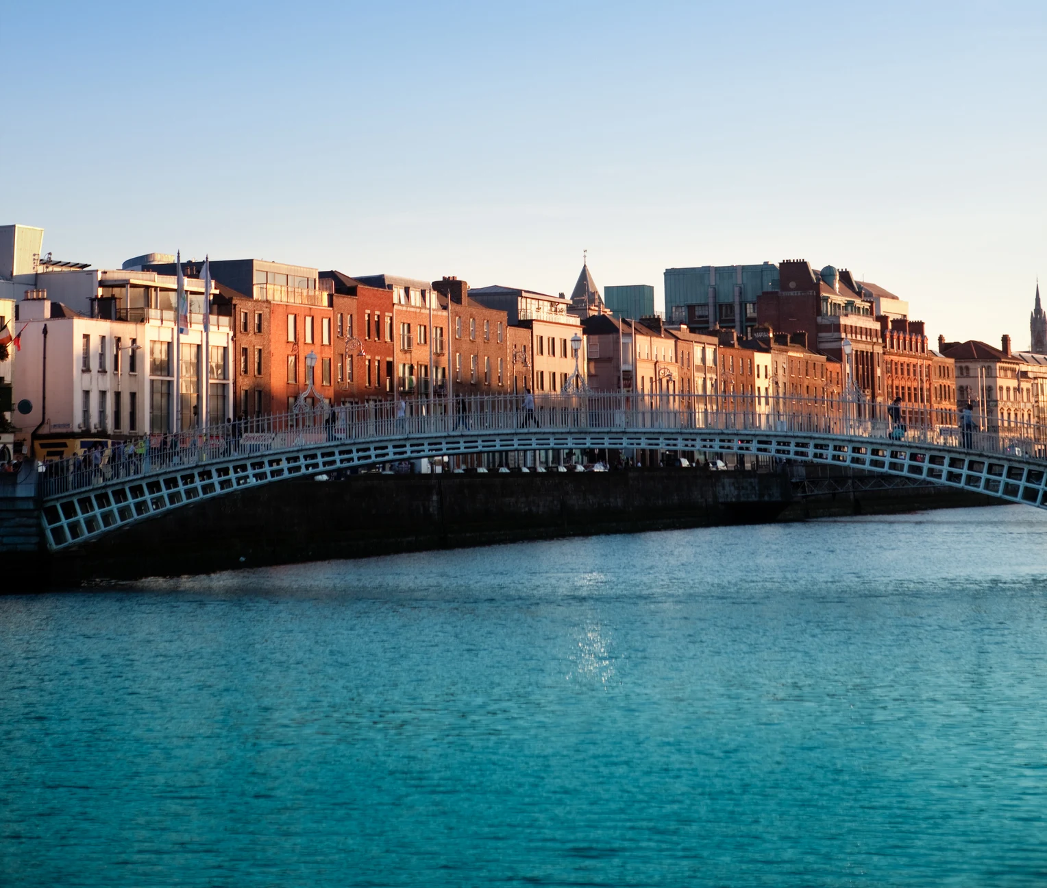 La Ha'penny Bridge et les quais de la Liffey, Dublin